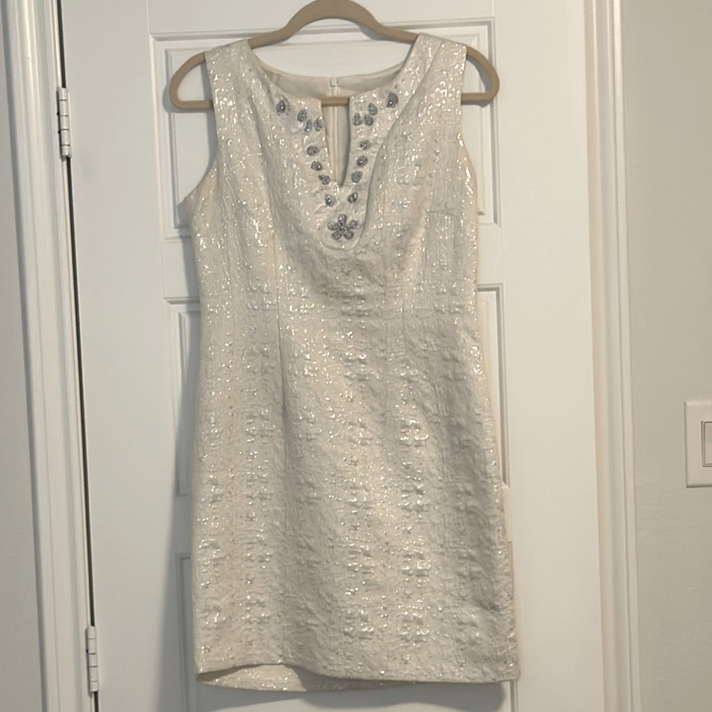 Elegant White Sleeveless Dress with Beading